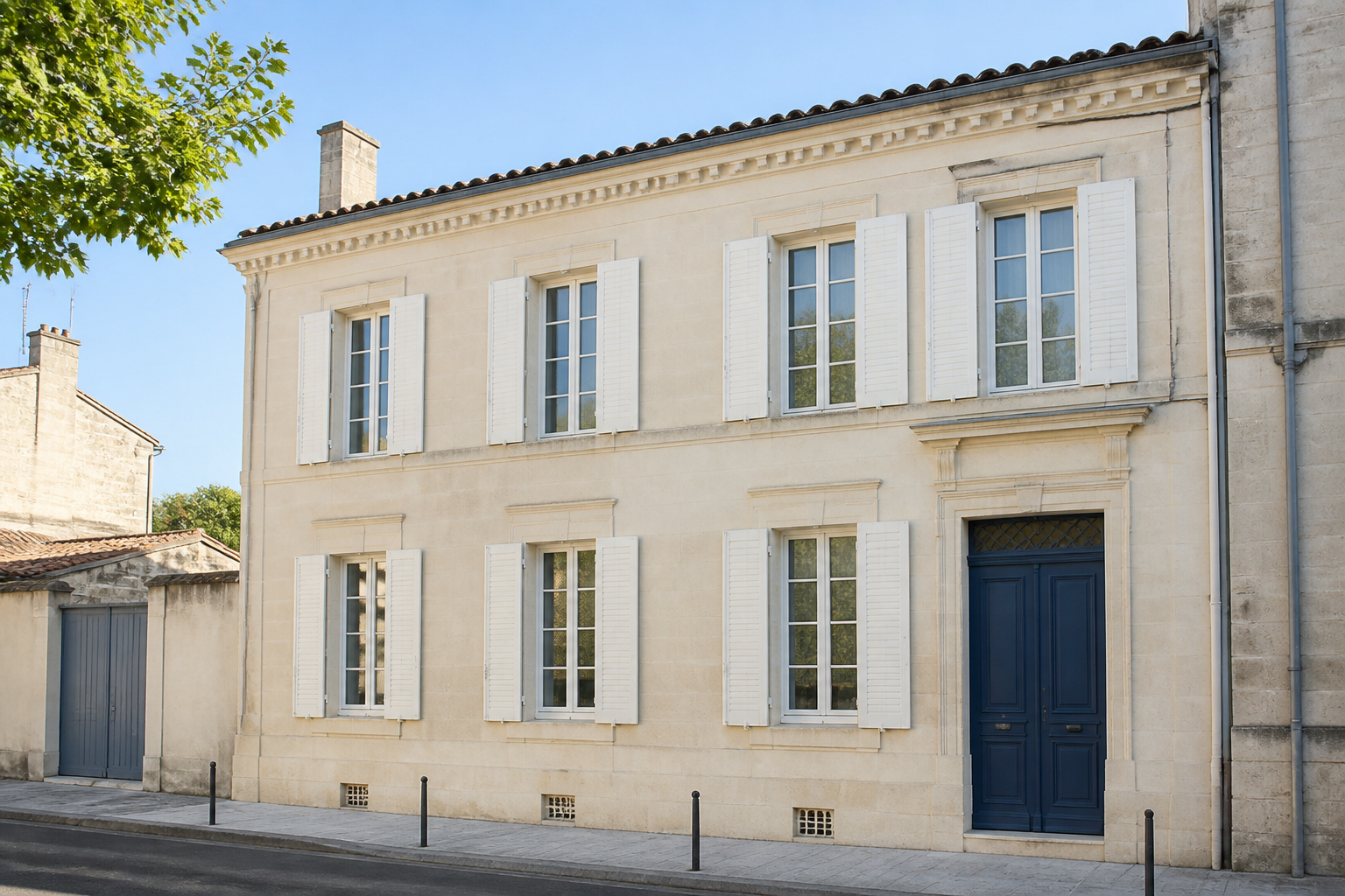 Façade girondine rénovée et peinte extérieurement
