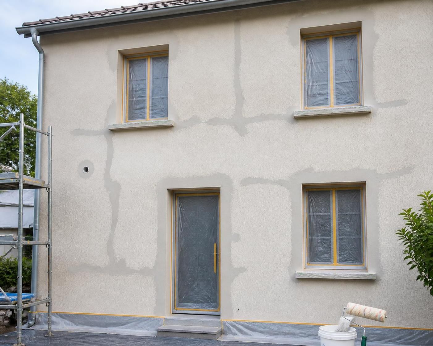 découvrez notre guide complet pour appliquer la peinture crépi extérieur au rouleau et obtenir un rendu parfait. astuces, conseils et étapes détaillées pour transformer vos murs extérieurs avec succès.