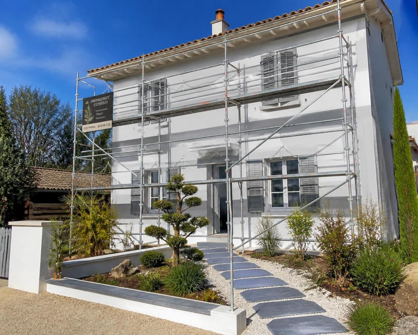 découvrez comment estimer le tarif au m² pour la peinture de votre façade en 2026 et obtenez des conseils pratiques pour préparer vos travaux efficacement.