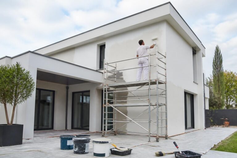 découvrez le coût estimé pour peindre une maison neuve de 120m2 en 2026, incluant matériaux et main-d'œuvre, pour mieux préparer votre budget.