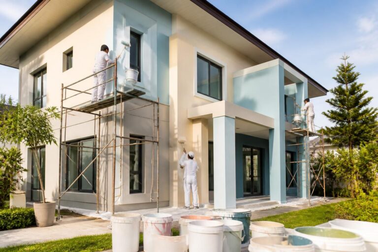 découvrez le prix moyen pour la peinture d'une maison neuve en 2026, incluant les coûts par mètre carré, les facteurs influençant le tarif, et des conseils pour bien budgétiser vos travaux.